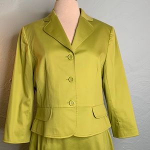 Tahari Womens 2 piece suit